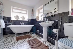 Ground Floor Bath/Wet Room